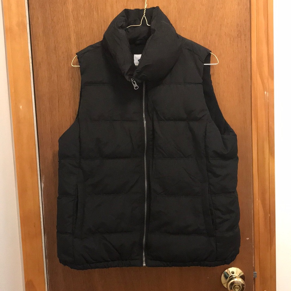 Women’s Black Vest with pockets.